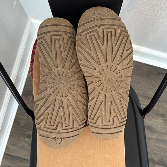 UGG Brown and Red Slippers with Open Back Design - Picture 3 of 5